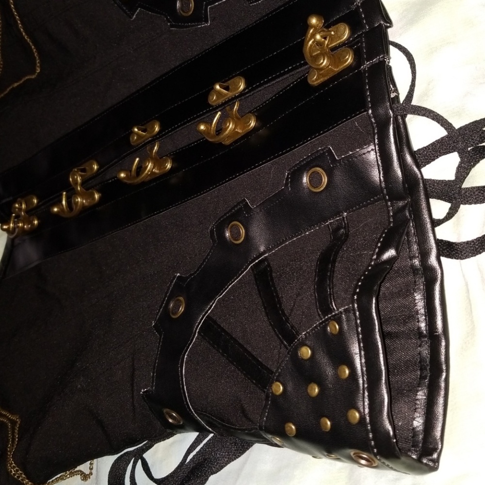 Corset - Picture 4 of 8